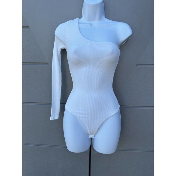 NWT Privacy Please "Emily" Ribbed One Shoulder Long Sleeve Bodysuit in Ivory XXS - Picture 2 of 12